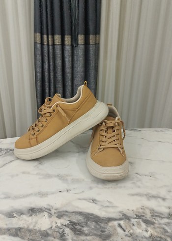 Sıfır kullanılmadı Bej Platform Topuklu Spor Ayakkabı - Görsel 2