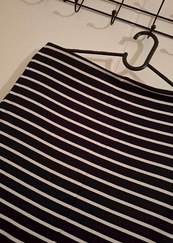 Siyah Beyaz Çizgili Piliseli Uzun Etek - Görsel 3