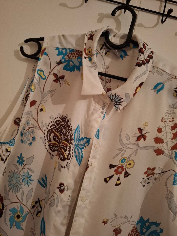 Çiçek Desenli Düğmeli Kolsuz Bohem Gömlek - Görsel 2