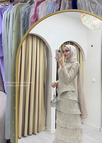 Bej İşlemeli Kat Kat Uzun Abiye Elbise - Görsel 2