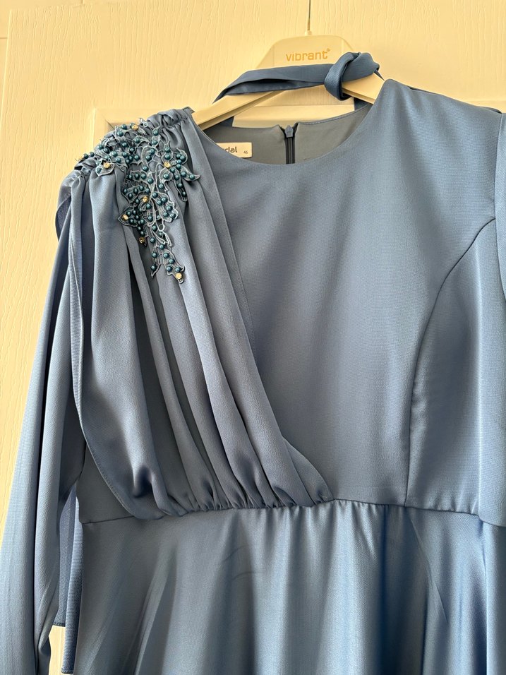 Nakışlı V Yaka Uzun Kollu Mavi Abiye Elbise
Hiç giyilmedi - Görsel 2