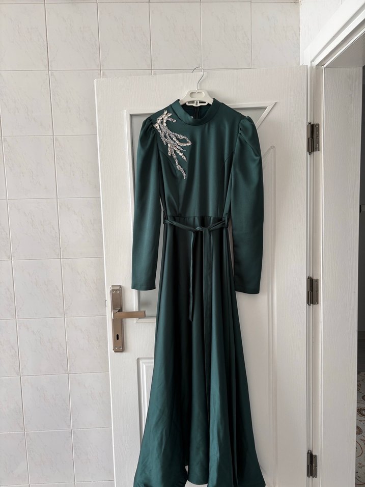 Yeşil Nakışlı Uzun Kollu Uzun Abiye Elbise
Pazarlık payı vardır - Görsel 2