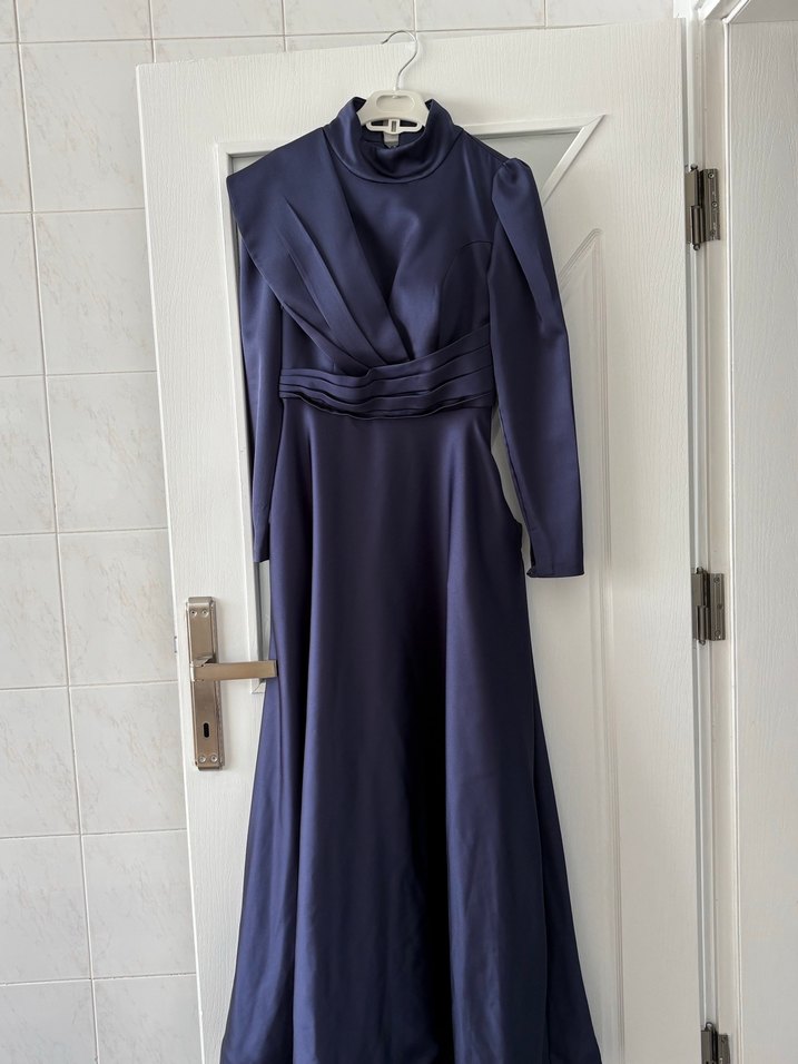 Lacivert Uzun Kollu Drapeli Kadın Abiye
Pazarlık payı vardır - Görsel 2