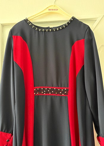 Uzun Kollu Bordo Siyah Zincir Detaylı Elbise - Görsel 2