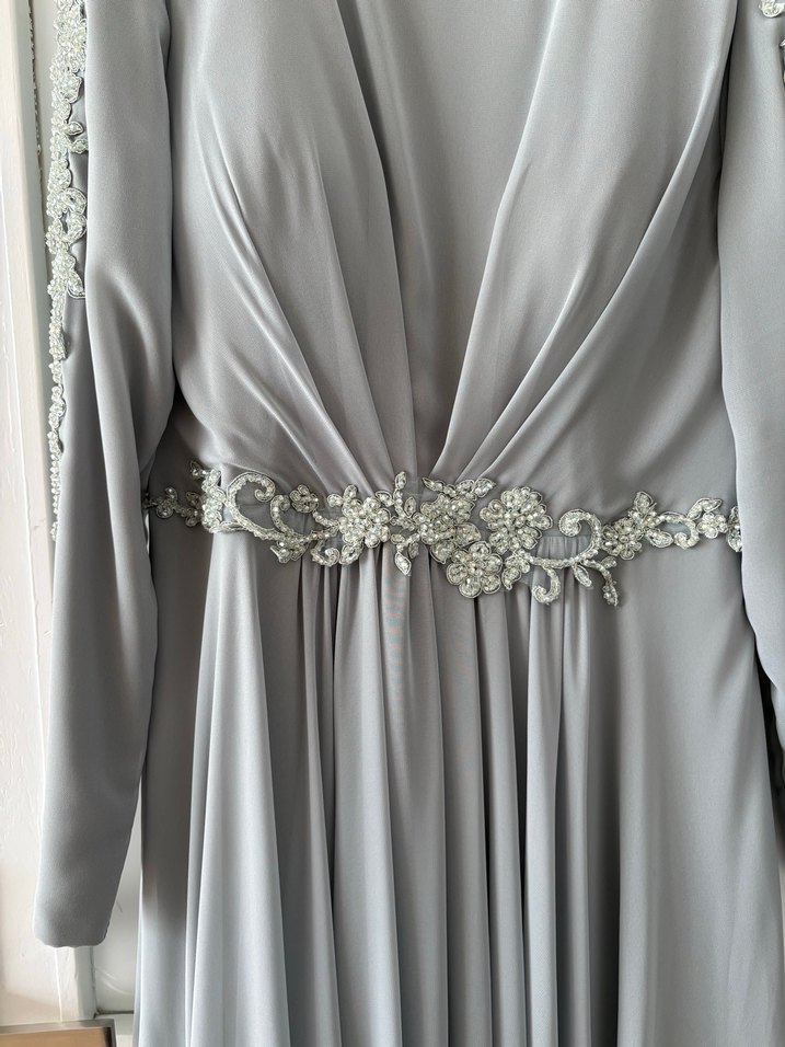 Soft Yeşil İşlemeli Uzun Kollu Abiye Elbise
Hiç giyilmedi - Görsel 4