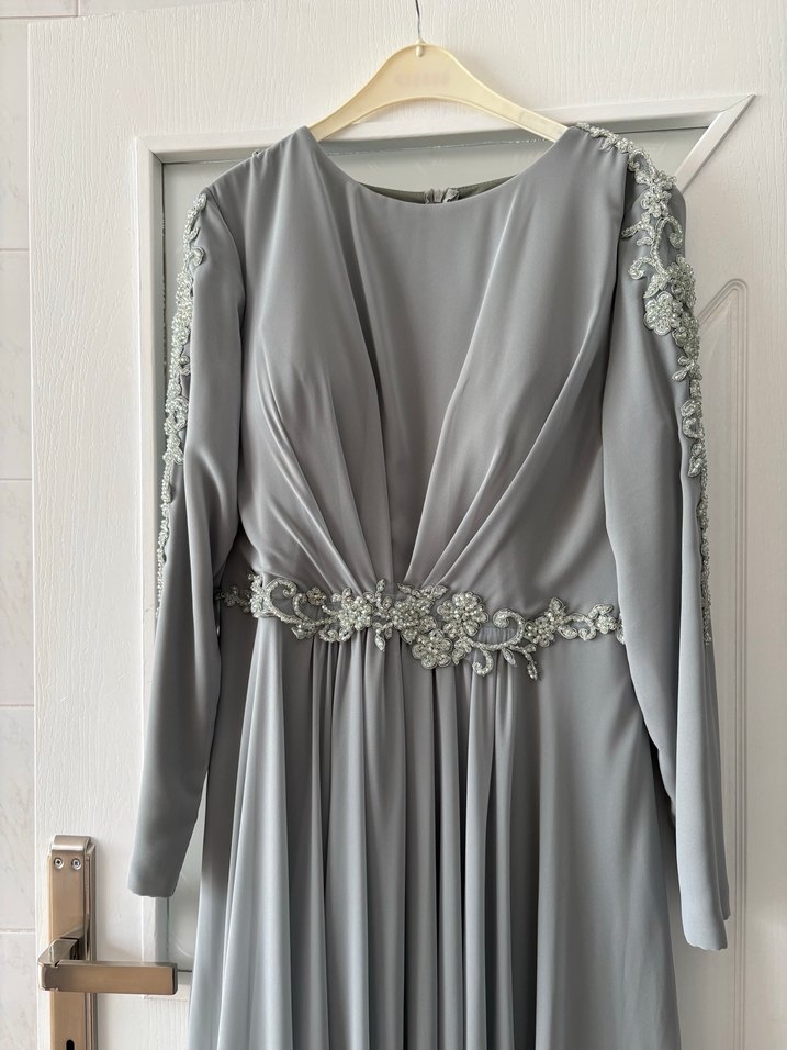 Soft Yeşil İşlemeli Uzun Kollu Abiye Elbise
Hiç giyilmedi - Görsel 2