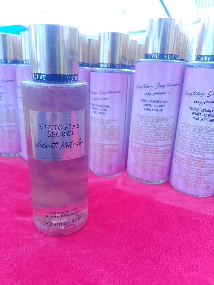 Victoria's Secret Velvet Petals Kadın Parfümü 250 ml - Görsel 2