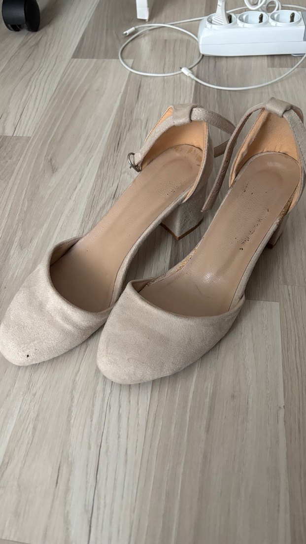 Bej Süet Tokalı Kadın Topuklu Ayakkabı - Görsel 2