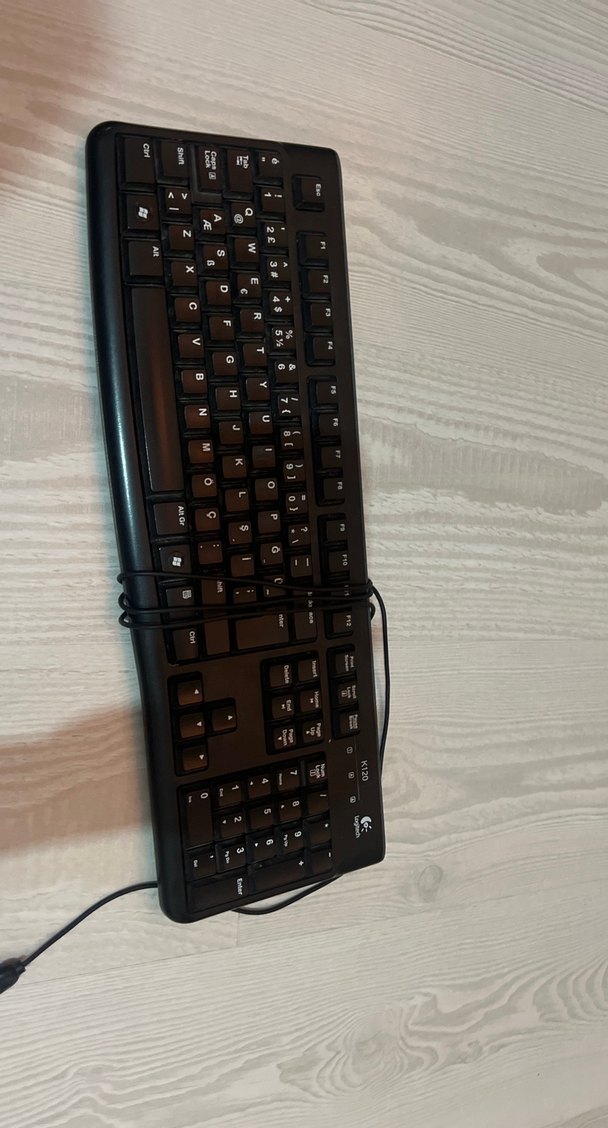 Siyah Kablolu Logitech Klavye - Görsel 2