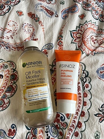 Çift fazlı micellar temizleme suyu ve yüz peelingi