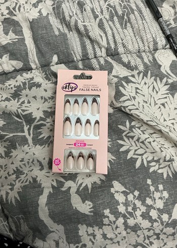 Emily 203 dudak kalemi ve leopar desenli takma tırnak - Görsel 2