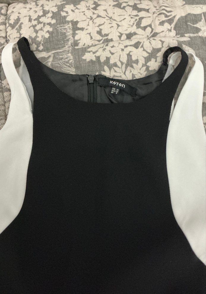 Siyah-Beyaz Yüksek Yakalı Midi Elbise - Görsel 3