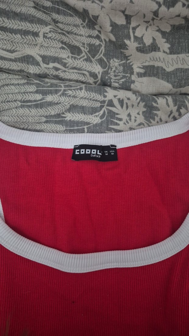 Beyaz Kenarlı Kırmızı Straplez Atlet - Görsel 3