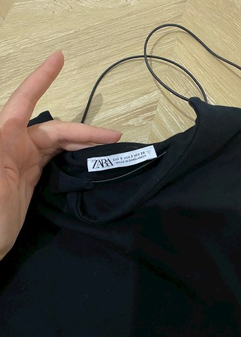 Zara Siyah İnce Askili Minimal Bluz