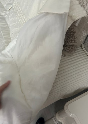 İşlemeli Beyaz Gri Yatak Örtüsü - Görsel 3