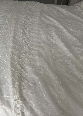 İşlemeli Beyaz Gri Yatak Örtüsü - Görsel 4