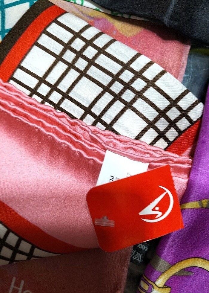 etiketli ipek eşarplar - Görsel 3