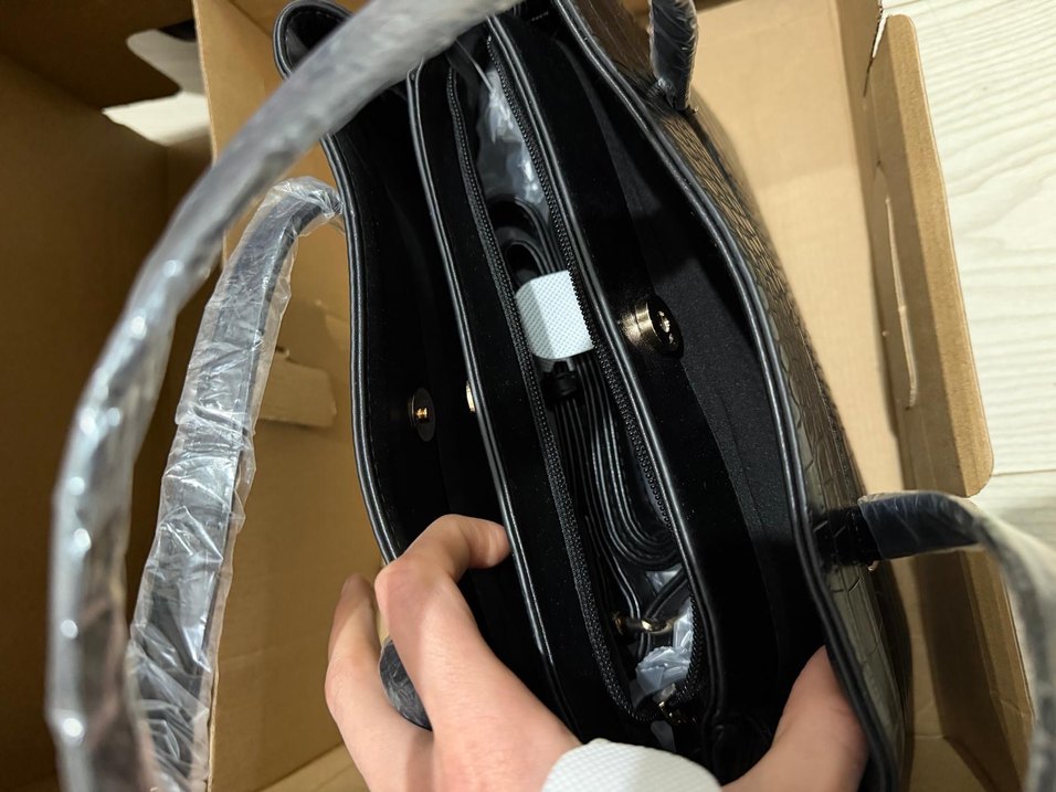 Derimod Siyah Parlak Yılan Desenli Deri Çanta - Görsel 4