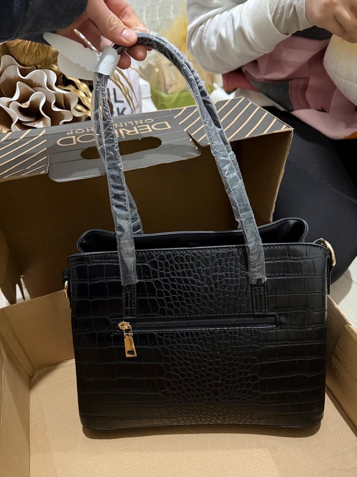 Derimod Siyah Parlak Yılan Desenli Deri Çanta - Görsel 2