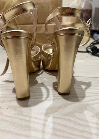 Altın Renkli Platform Topuklu Kadın Abiye Ayakkabı - Görsel 2