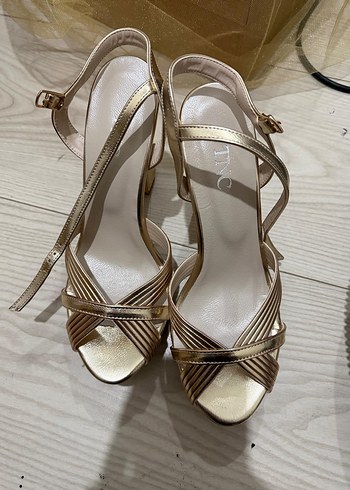 Altın Renkli Platform Topuklu Kadın Abiye Ayakkabı - Görsel 5