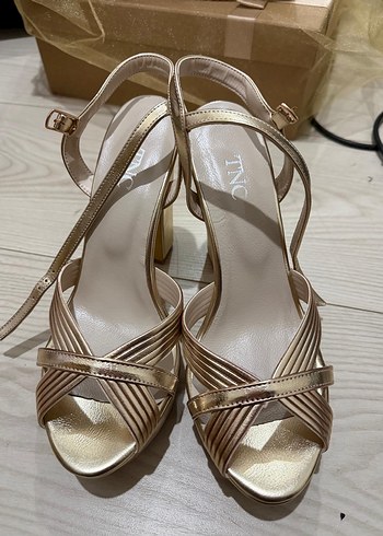 Altın Renkli Platform Topuklu Kadın Abiye Ayakkabı - Görsel 4