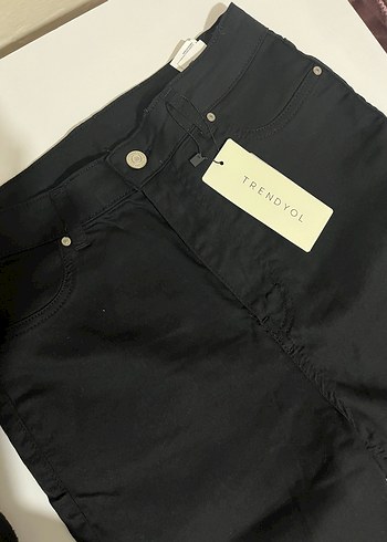 Düğmeli Siyah Likralı Dar Paça Kadın Pantolon - Görsel 3