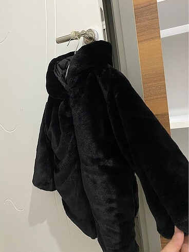 Sıfır etiketli peluş mont