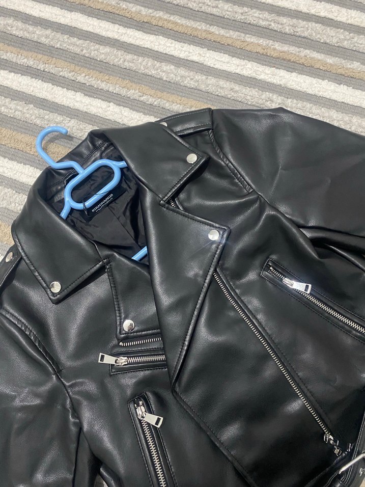 Stradivarius Kadın Siyah Deri Kemerli Biker Ceket - Görsel 3