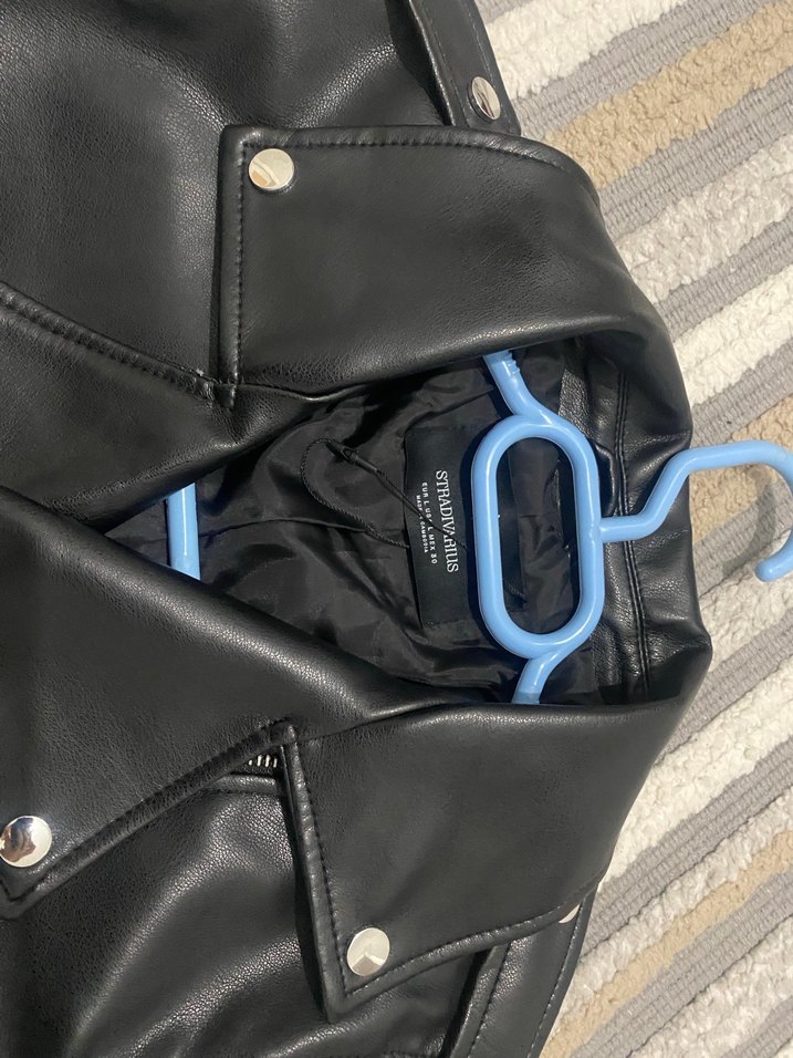 Stradivarius Kadın Siyah Deri Kemerli Biker Ceket - Görsel 4