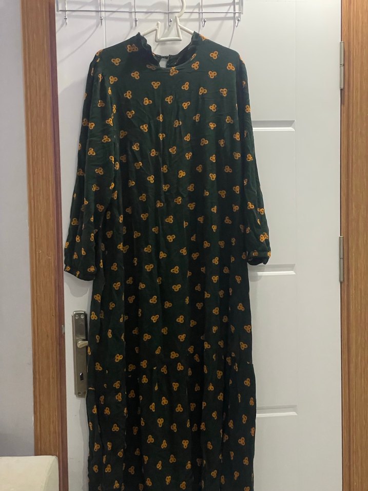 Yeşil V Yakalı Uzun Piliseli Elbise - Görsel 2