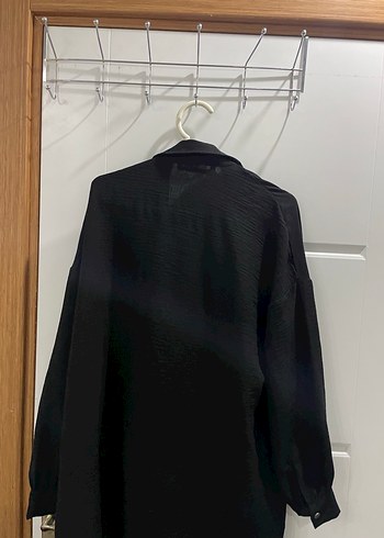 Siyah Düğmeli Uzun Kollu Midi Gömlek - Görsel 2