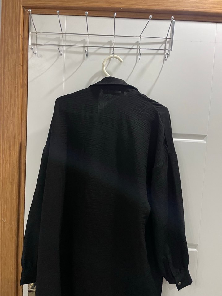 Siyah Düğmeli Uzun Kollu Midi Gömlek - Görsel 2