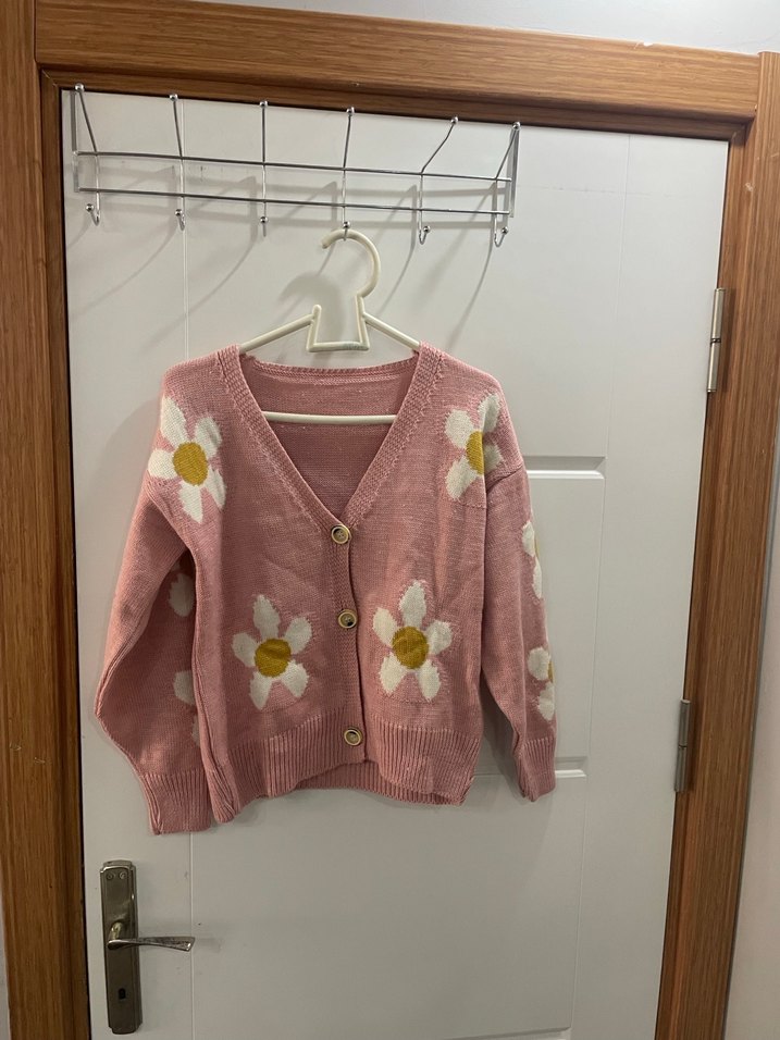 Çiçek Desenli Düğmeli Pembe Hırka - Görsel 2