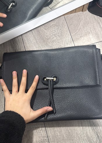 Siyah Deri Tokalı Kadın Çantası - Görsel 2