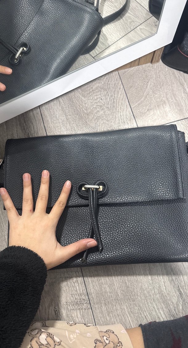 Siyah Deri Tokalı Kadın Çantası - Görsel 2