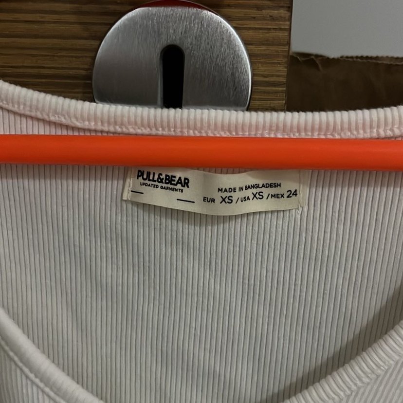 Beyaz V Yaka Kısa Kollu Crop Top - Görsel 2