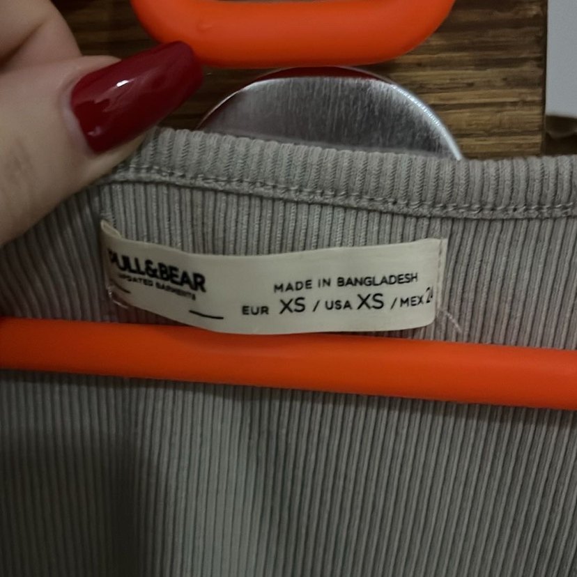 Gri V Yakalı Kısa Kollu Kadın Tişört - Görsel 2