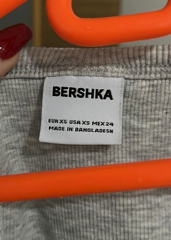 Gri V Yaka Kadın Kısa Kollu Pamuklu Tişört - Görsel 3