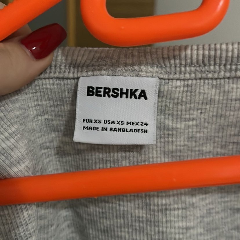 Gri V Yaka Kadın Kısa Kollu Pamuklu Tişört - Görsel 3