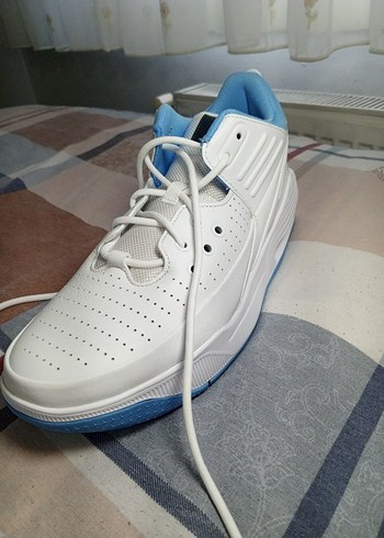 Beyaz Elastik Bağcıklı Basketbol Ayakkabısı - Görsel 4