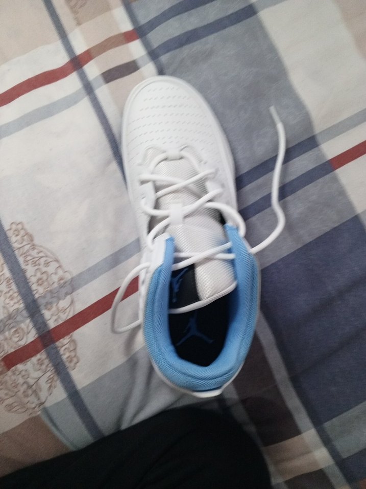 Beyaz Elastik Bağcıklı Basketbol Ayakkabısı - Görsel 2