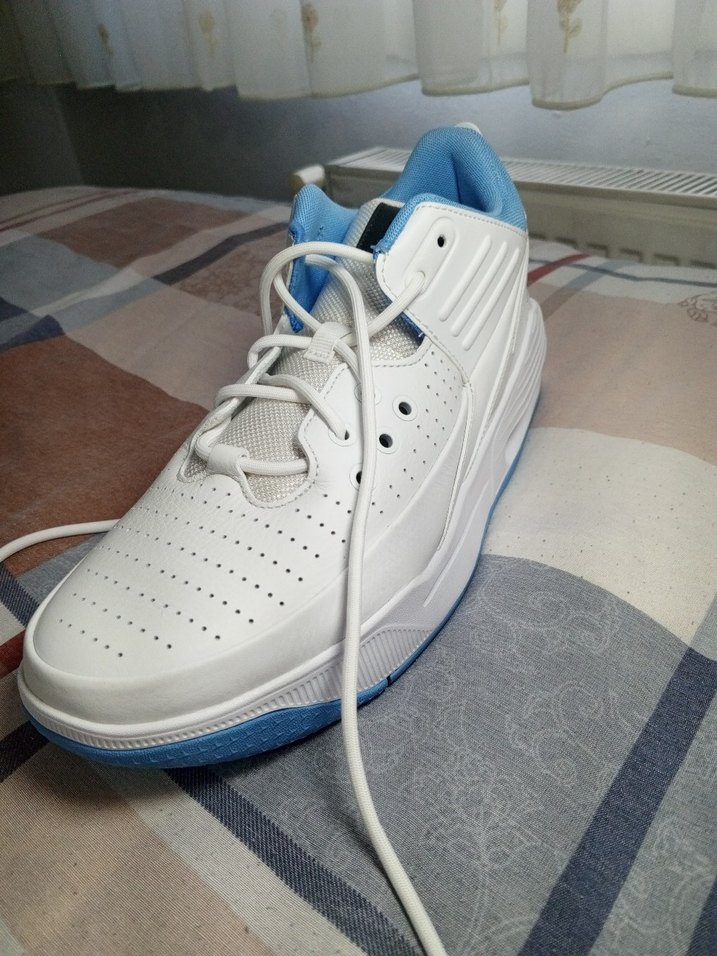 Beyaz Elastik Bağcıklı Basketbol Ayakkabısı - Görsel 4