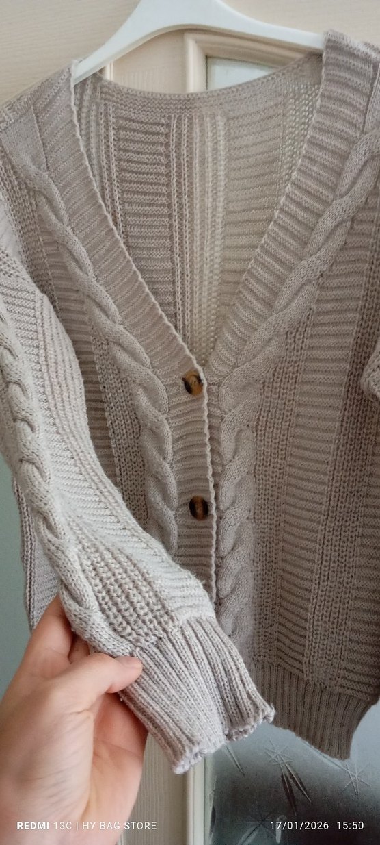 Gri V Yaka Düğmeli Kadın Hırka - Görsel 2