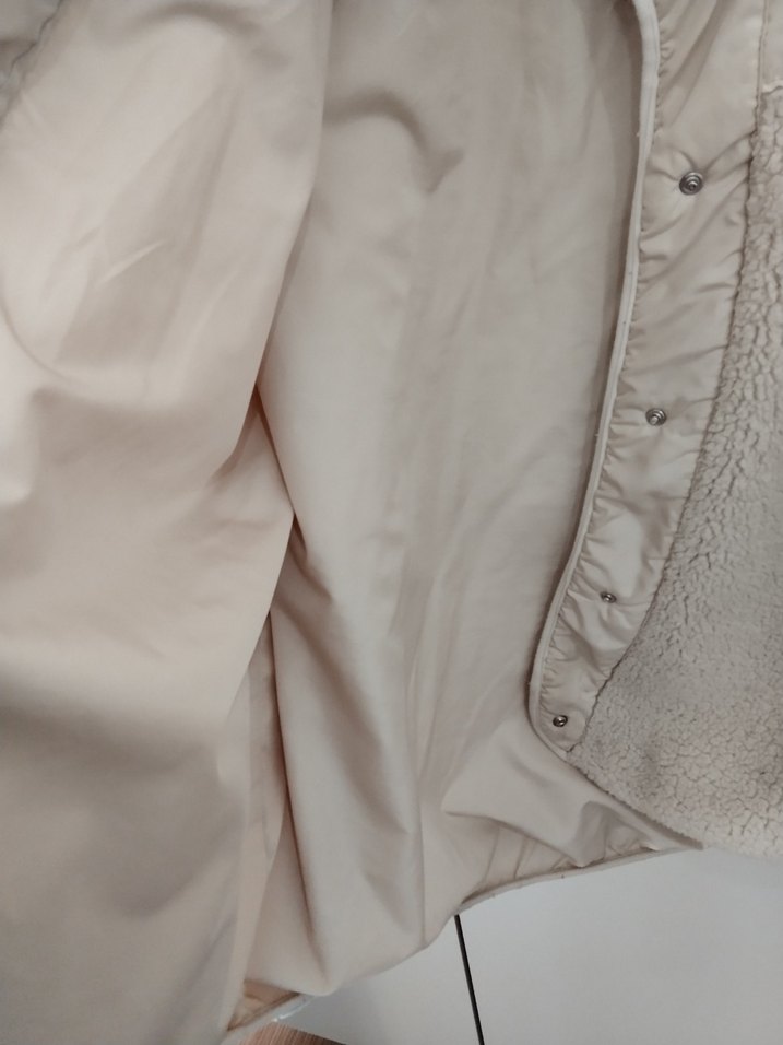 Bej Yüksek Yakalı Kadın Peluş Mont - Görsel 3