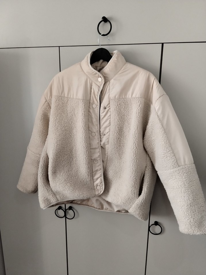 Bej Yüksek Yakalı Kadın Peluş Mont - Görsel 2