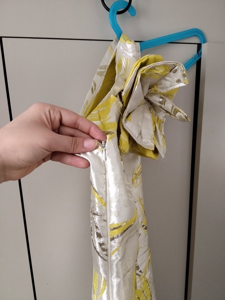 Sarı Desenli mini tek omuz elbis - Görsel 4