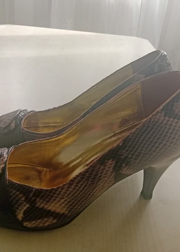 Kahverengi Yılan Desenli Tokalı Stiletto - Görsel 4