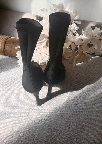 Siyah Fırfırlı Stiletto Topuklu Bot - Görsel 3