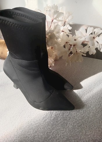 Siyah Fırfırlı Stiletto Topuklu Bot - Görsel 4